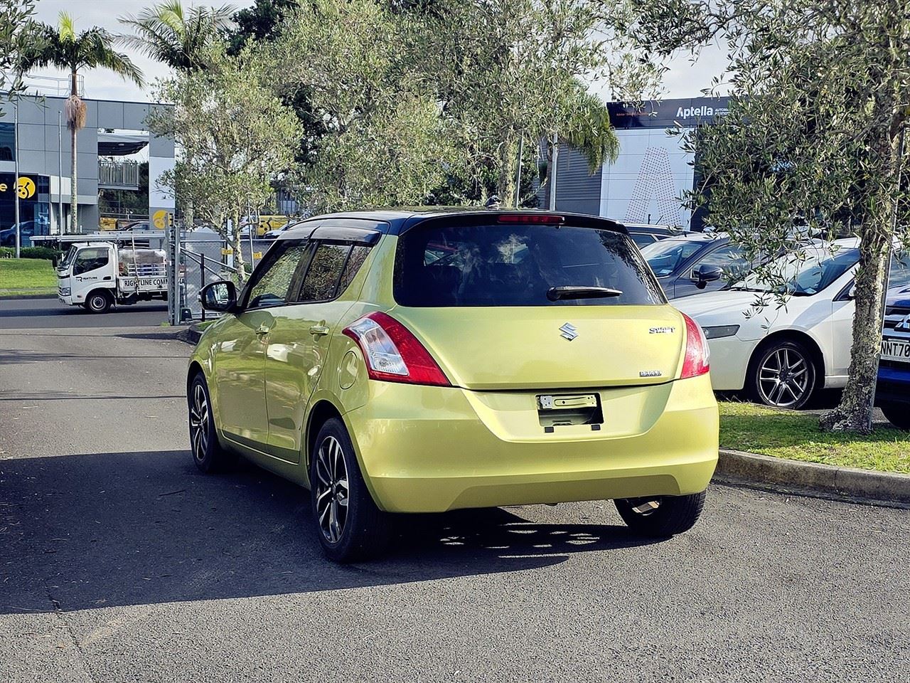 Vehicle image 5