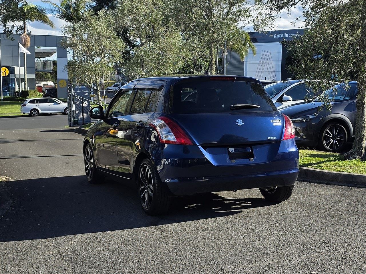 Vehicle image 4