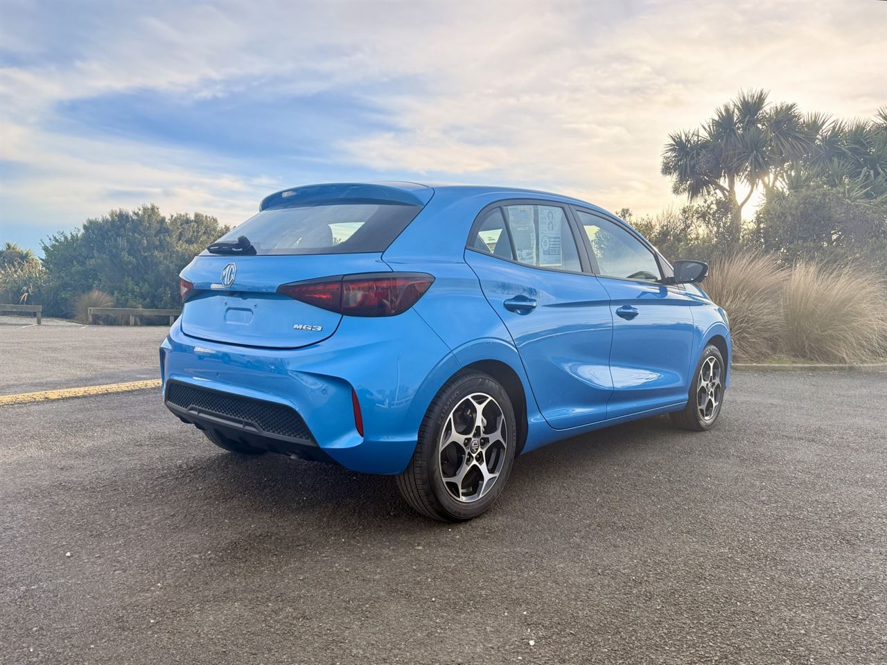Vehicle image 3