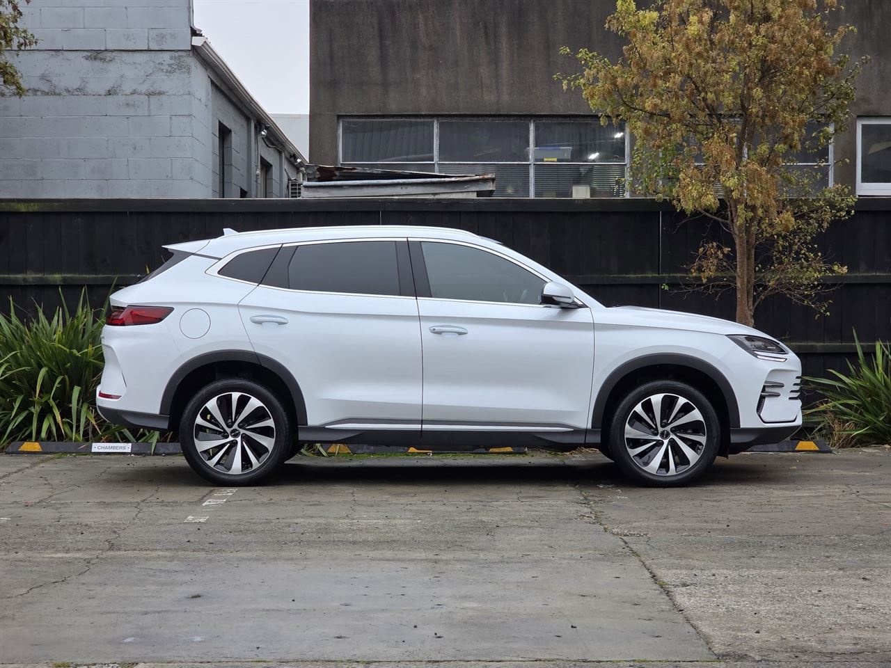 Vehicle image 4