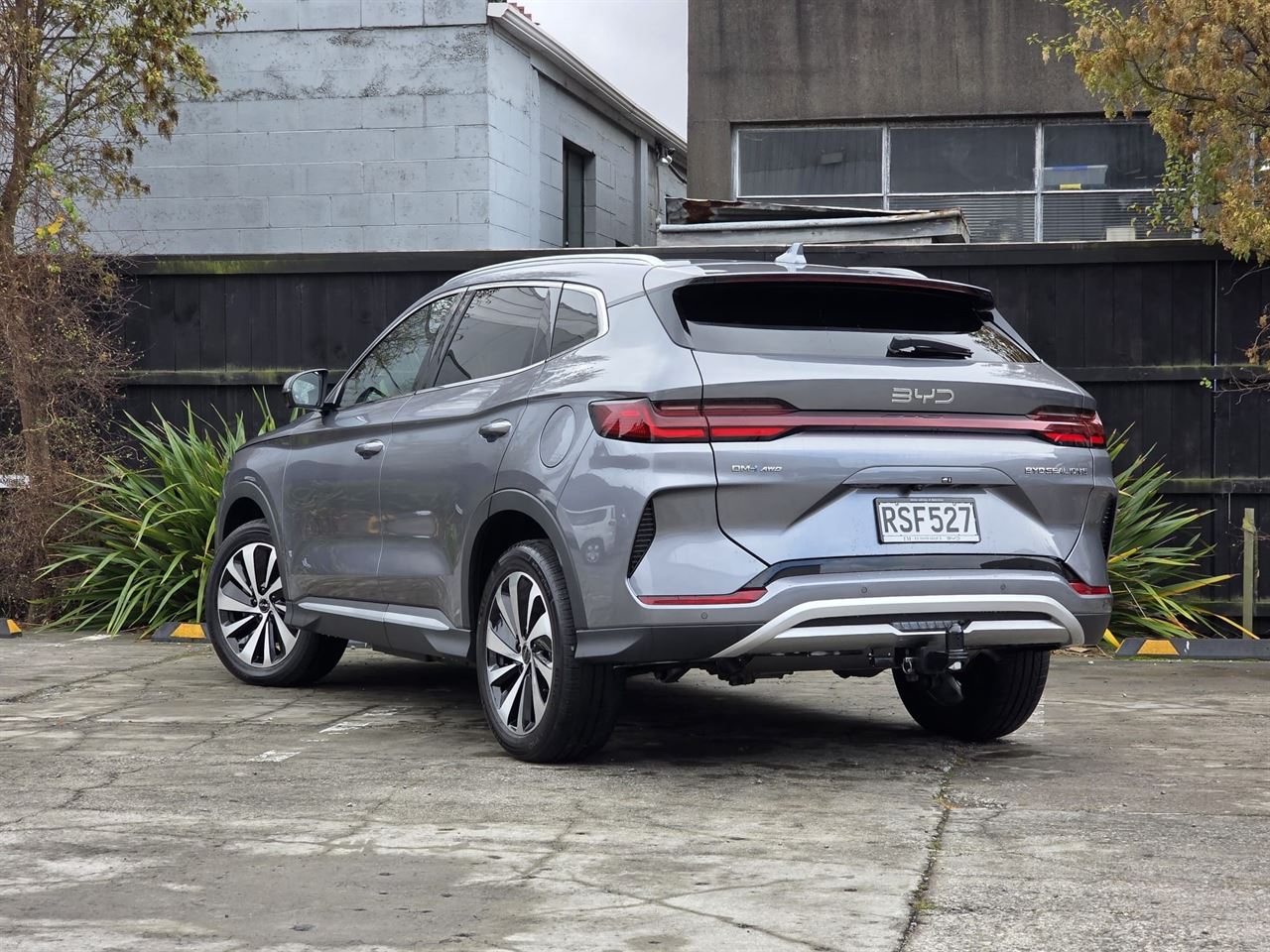 Vehicle image 5