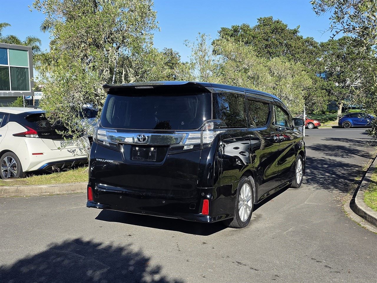 Vehicle image 4