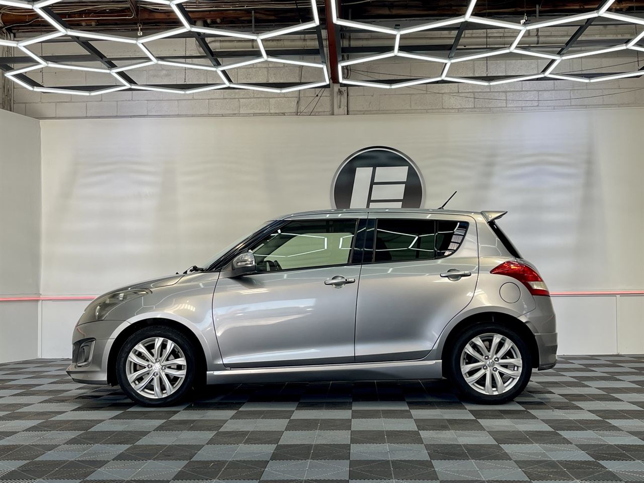 Vehicle image 5