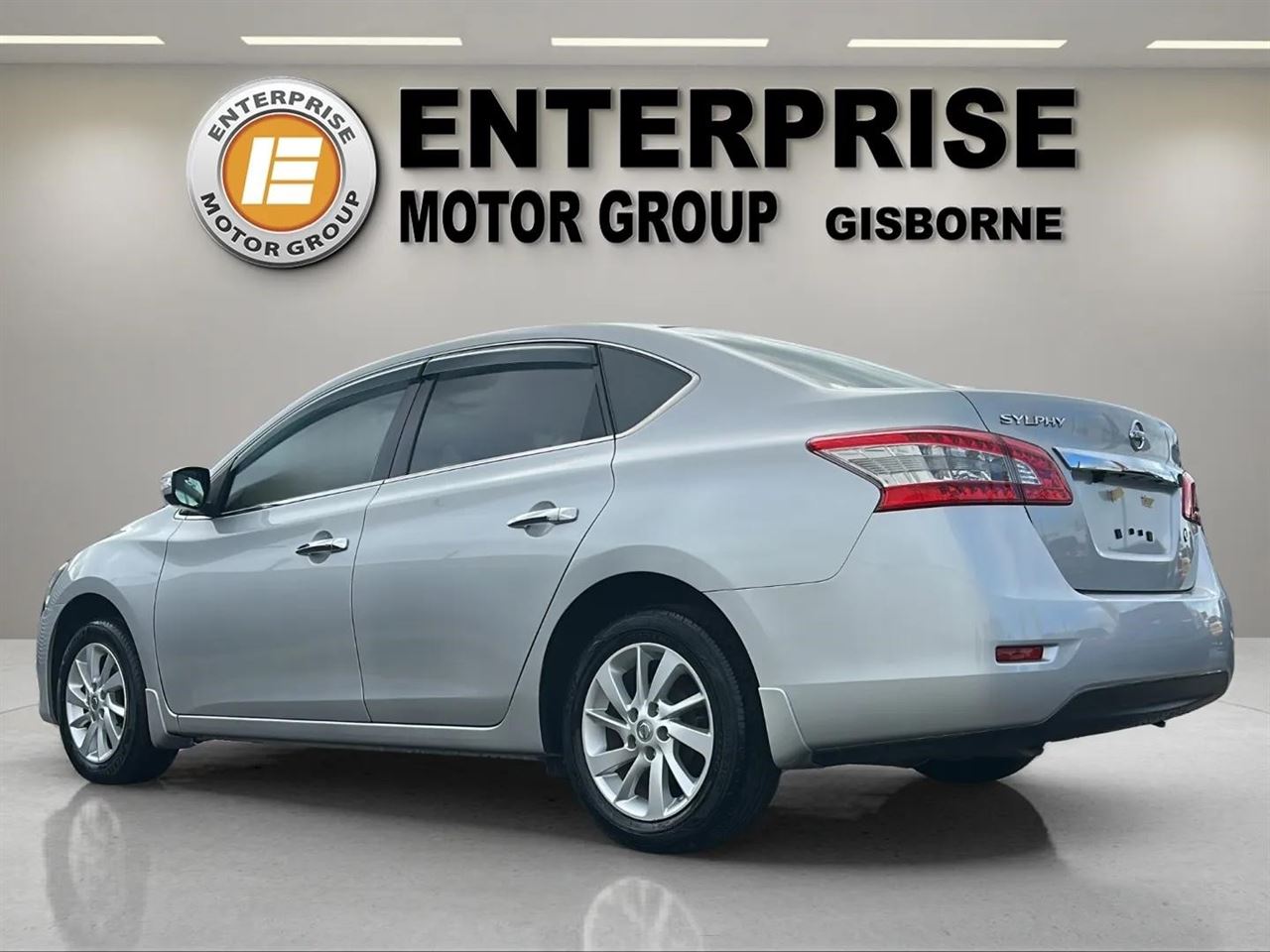 Vehicle image 5