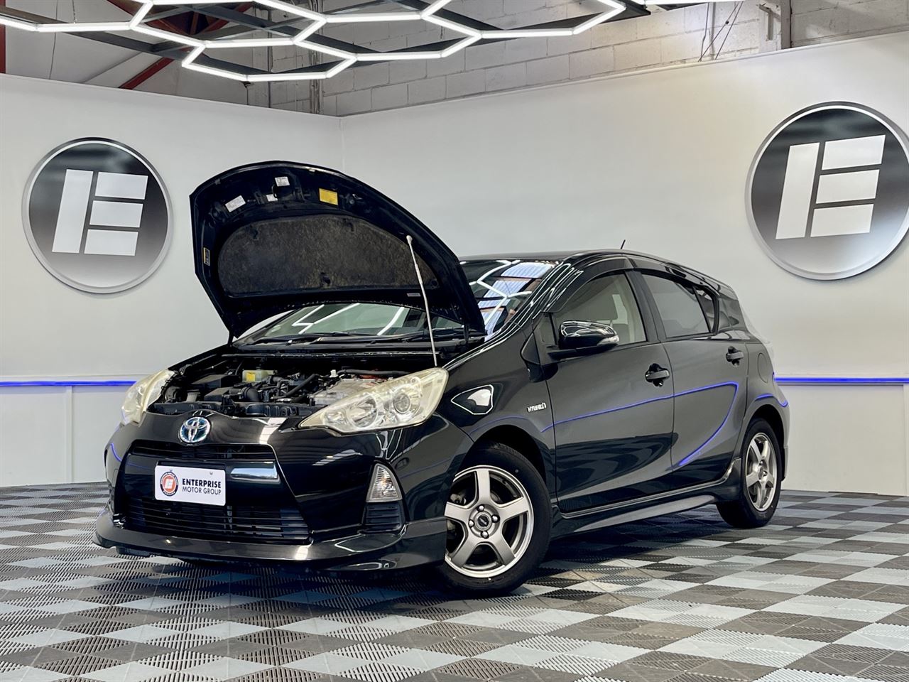 Vehicle image 3