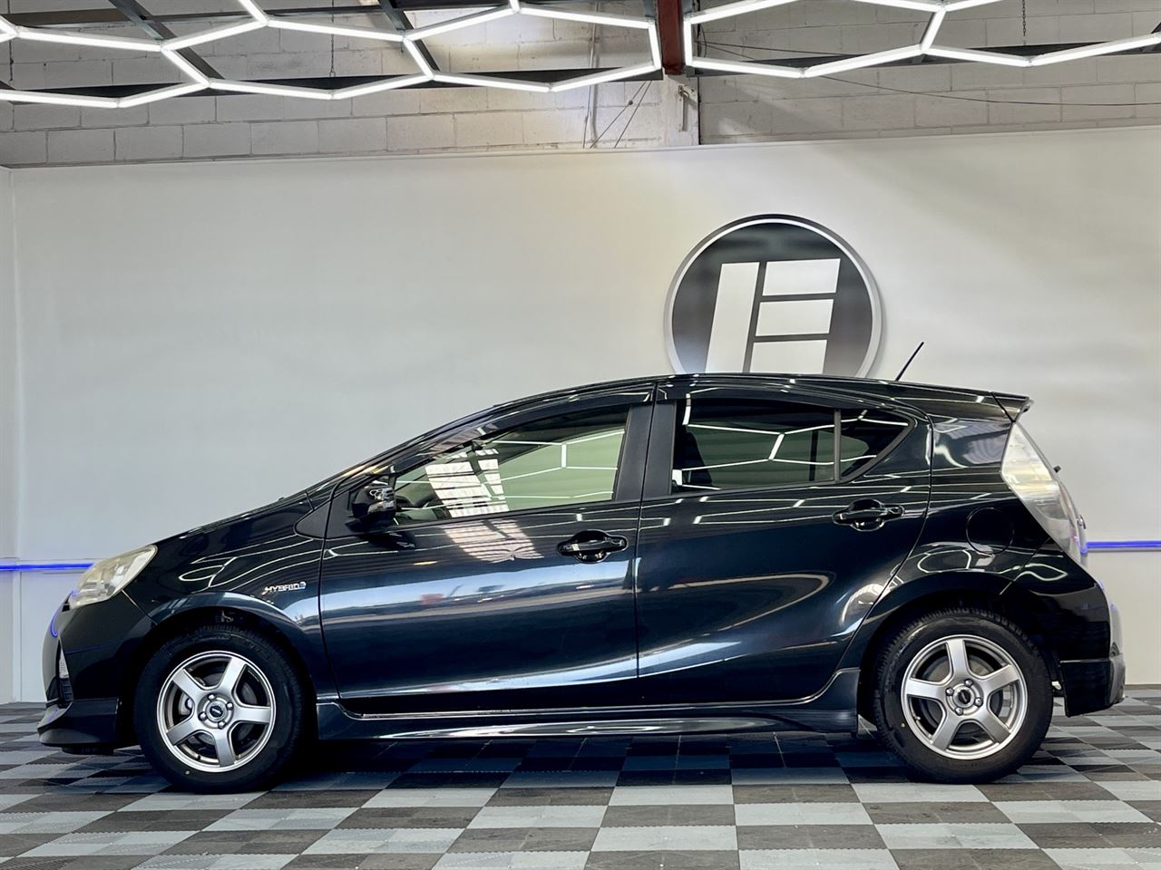 Vehicle image 5