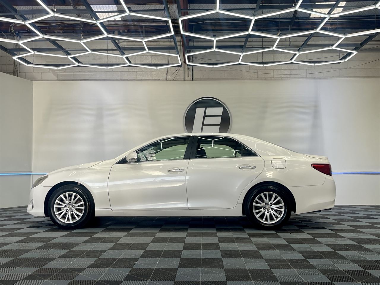 Vehicle image 5