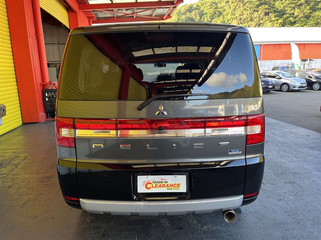 Vehicle image 5