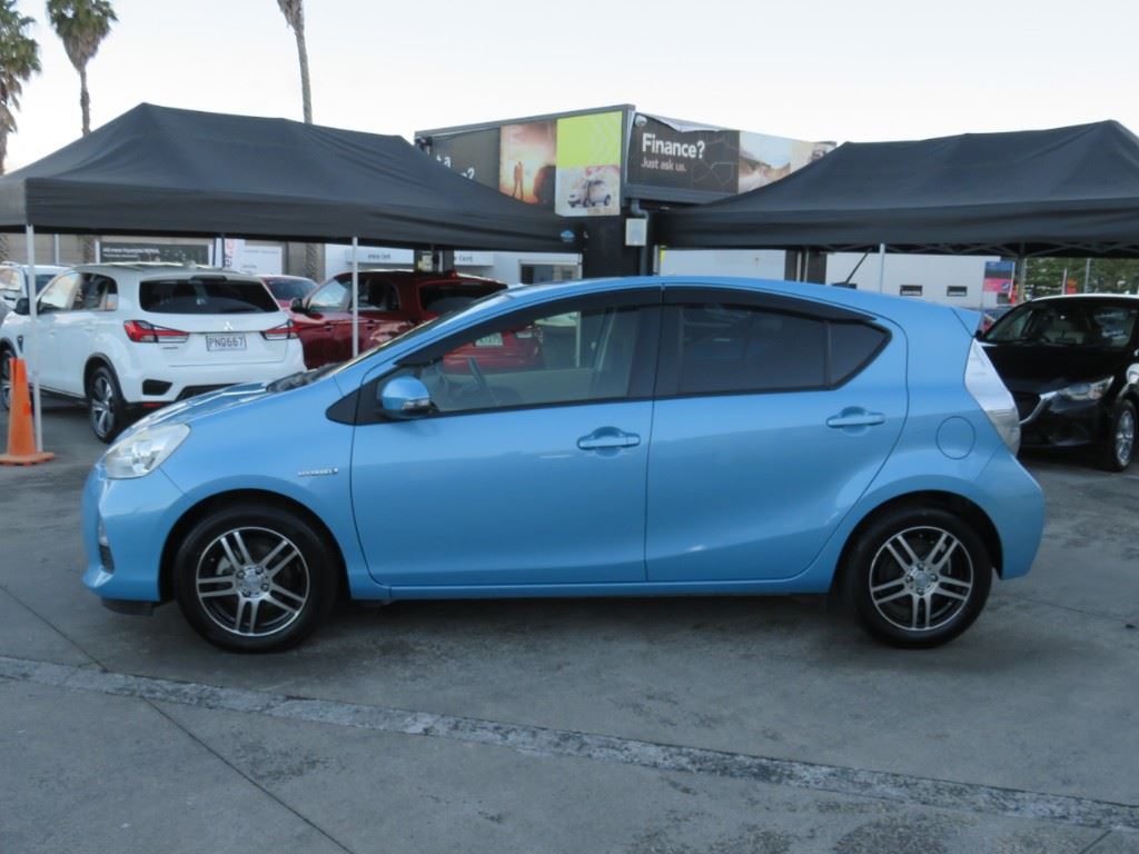 Vehicle image 5