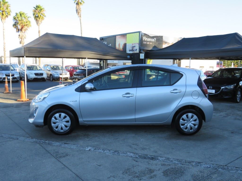 Vehicle image 5