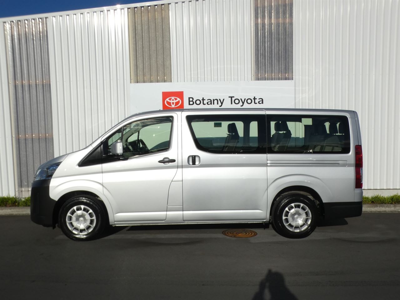 Vehicle image 5