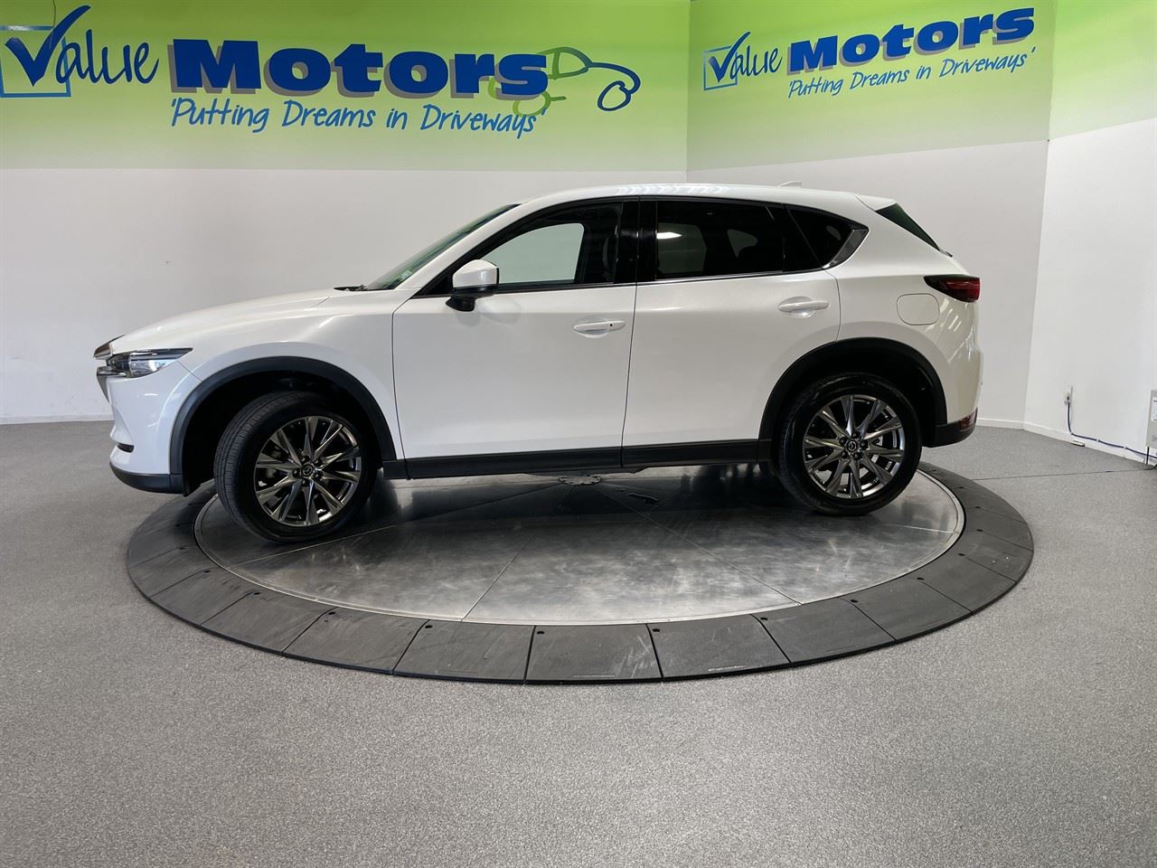 Vehicle image 4