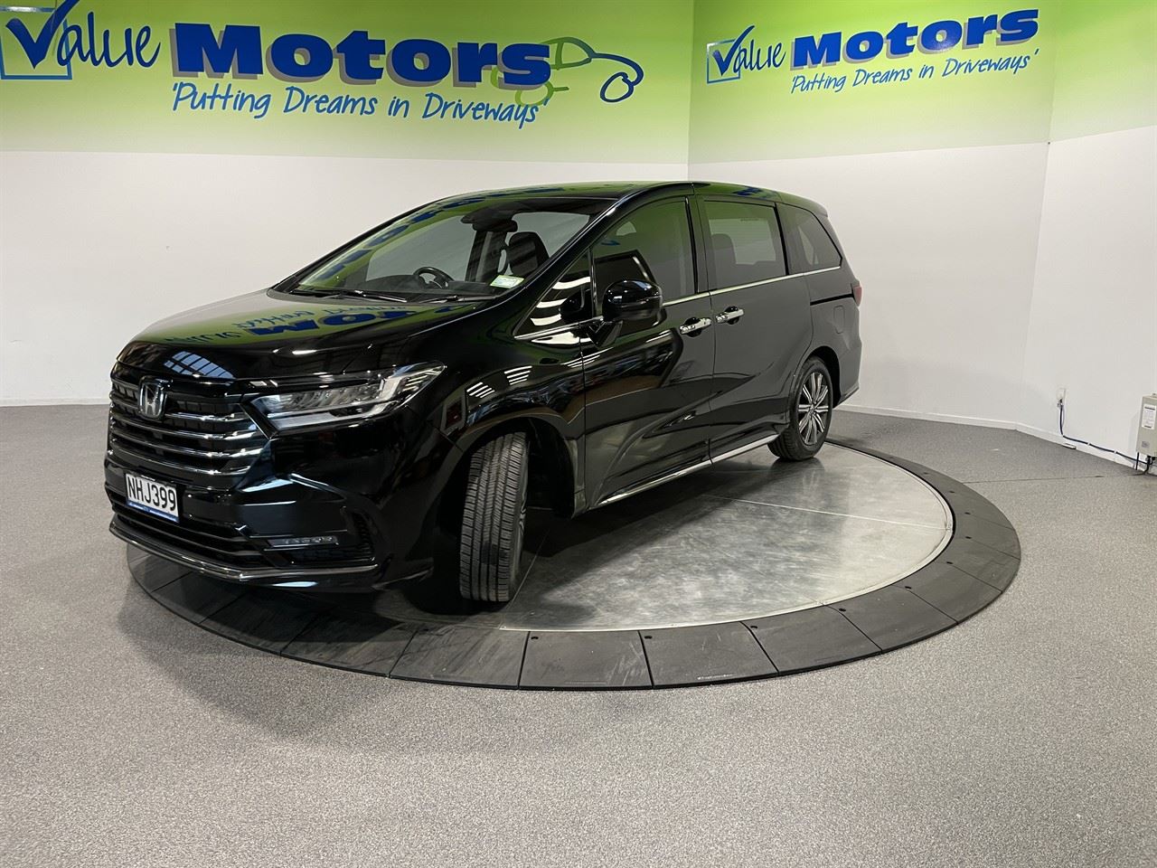 Vehicle image 3