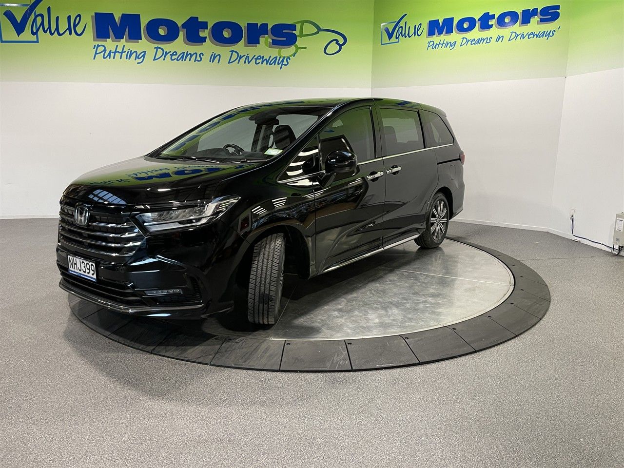 Vehicle image 3