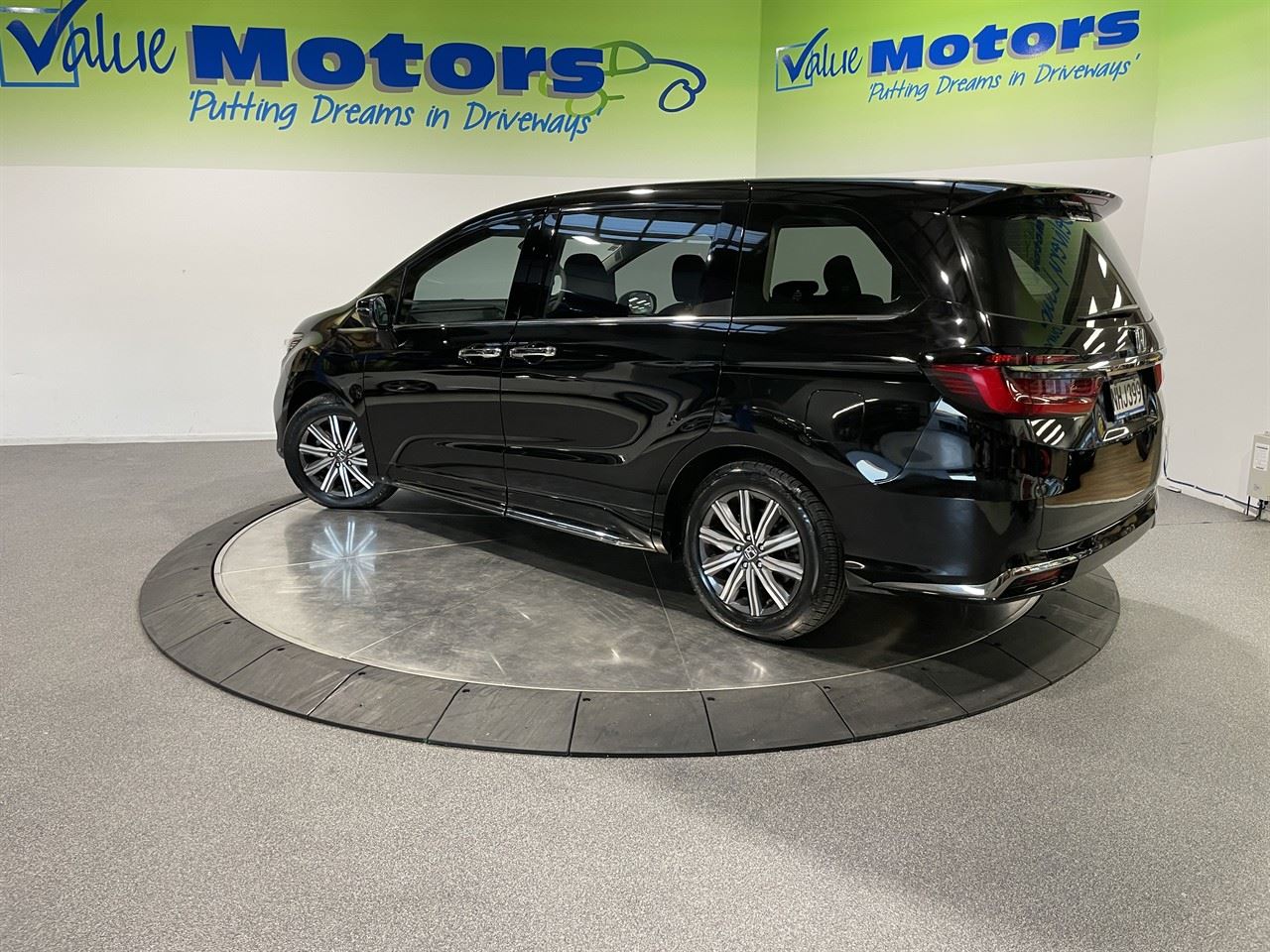 Vehicle image 5