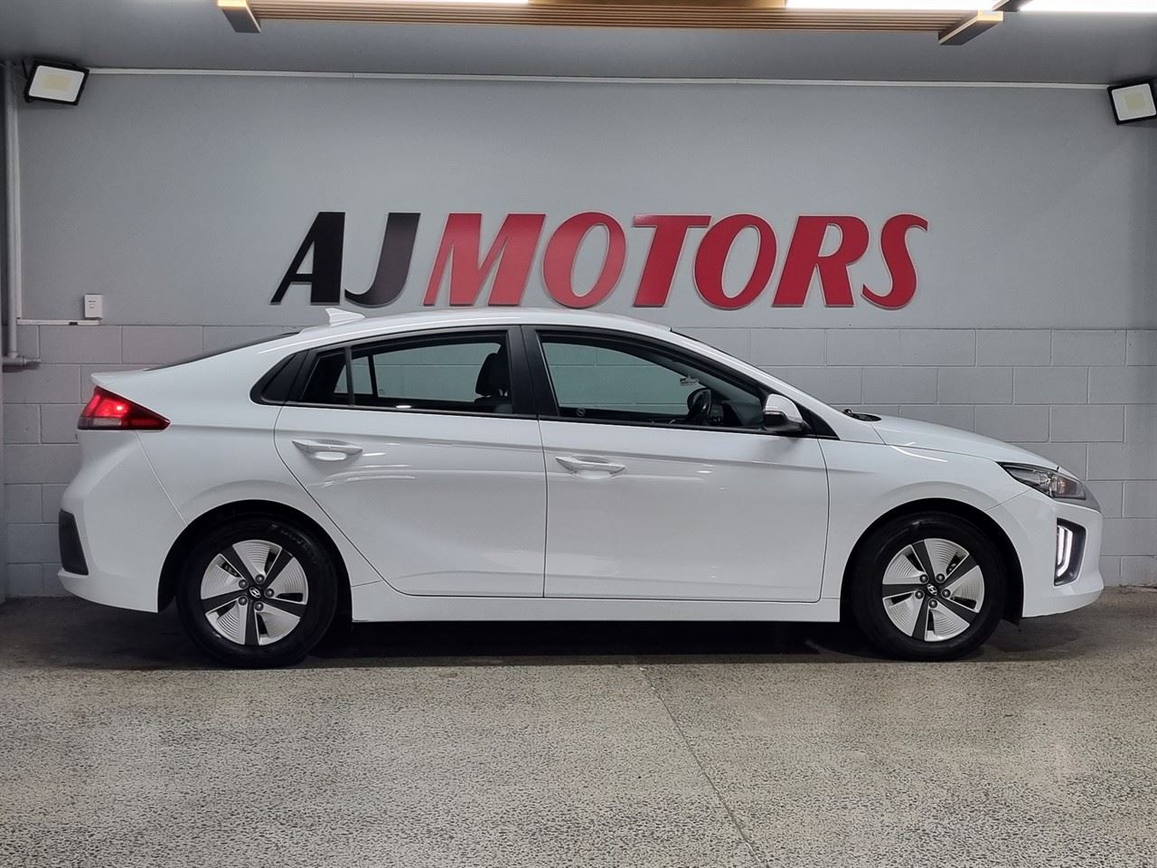 Vehicle image 5