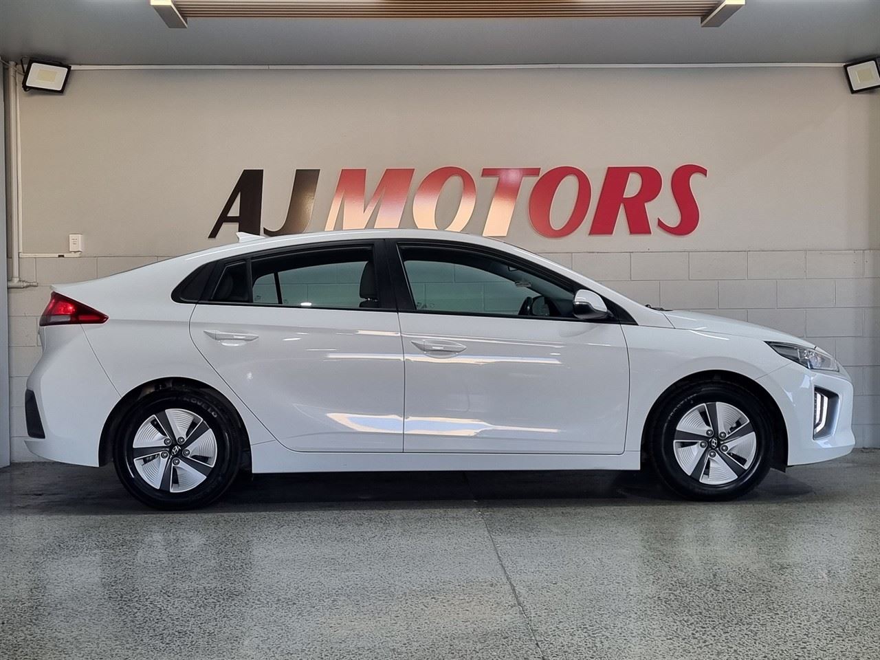 Vehicle image 5