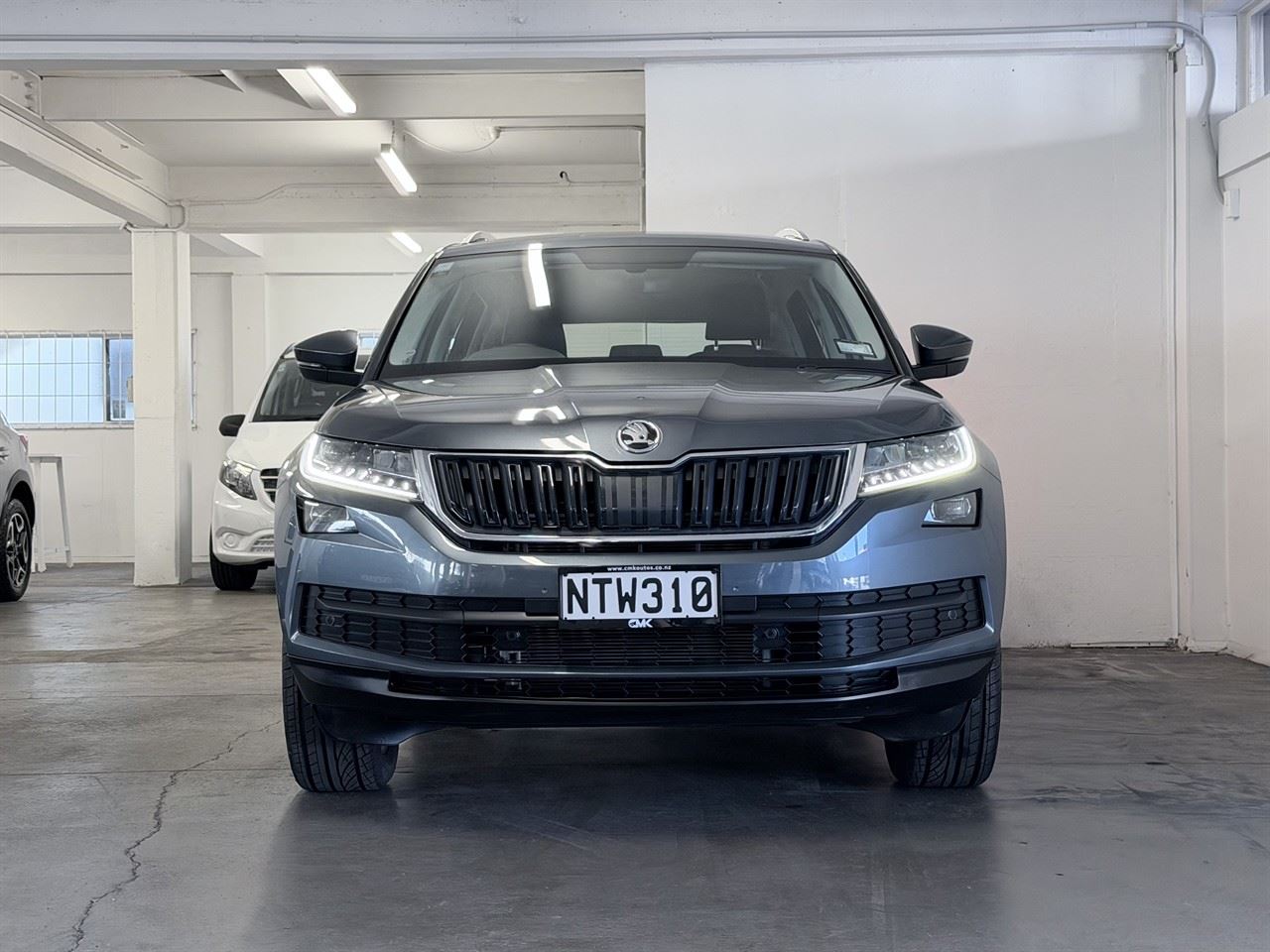 Vehicle image 4