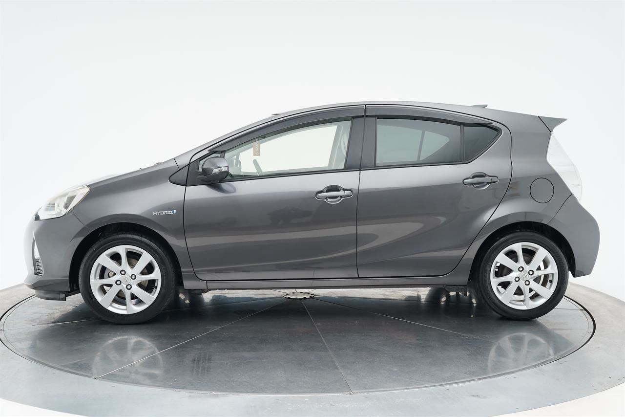 Vehicle image 4