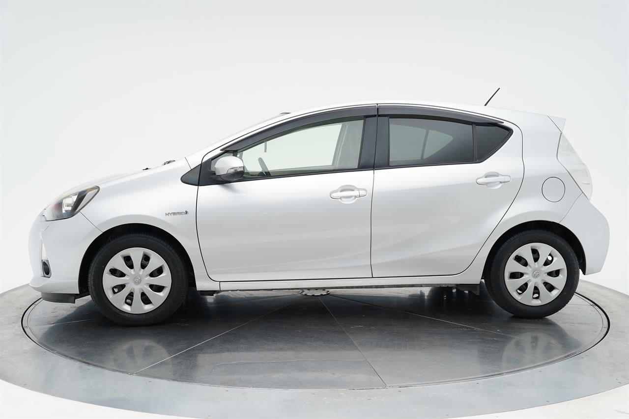 Vehicle image 4