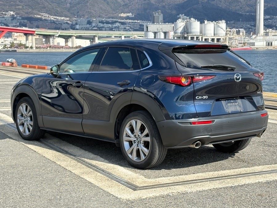 Vehicle image 5