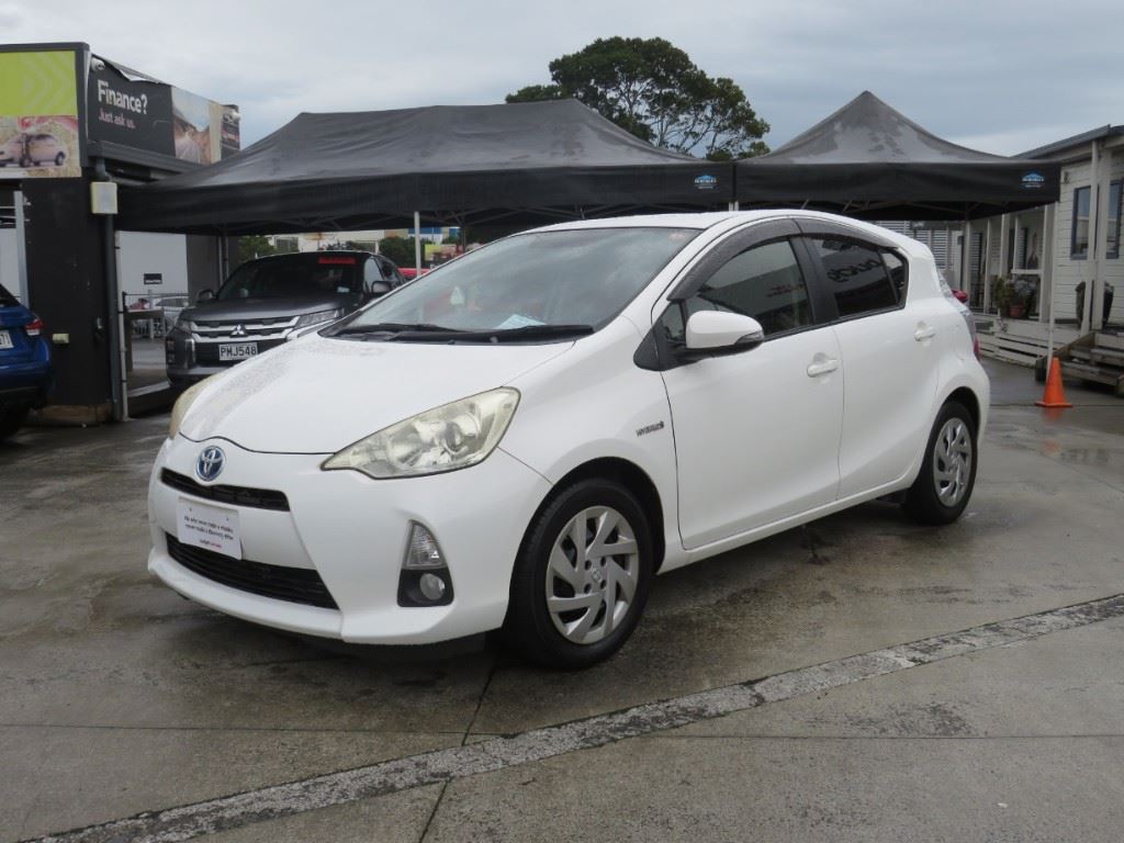 Vehicle image 3