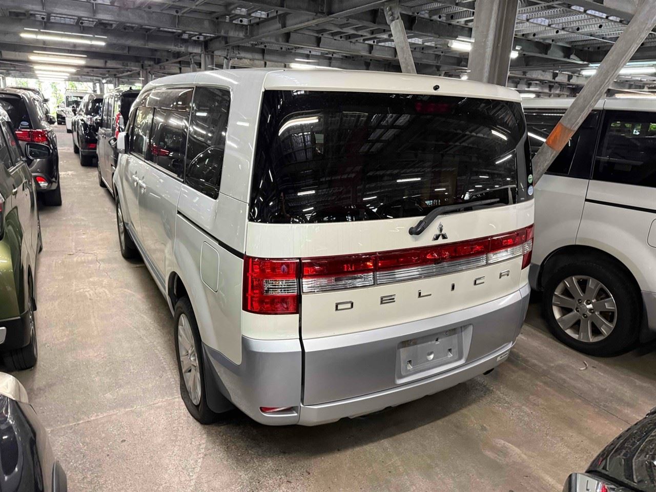 Vehicle image 5