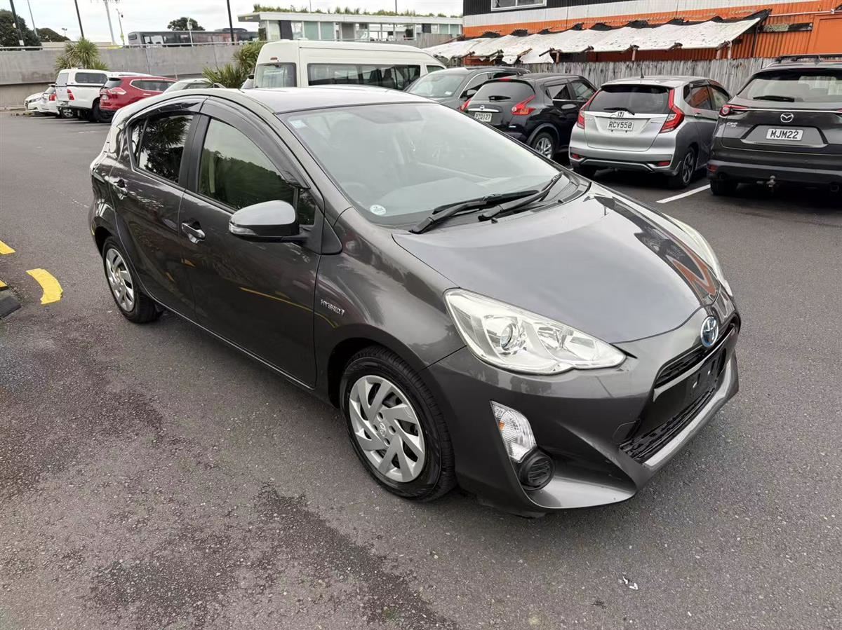 Vehicle image 3