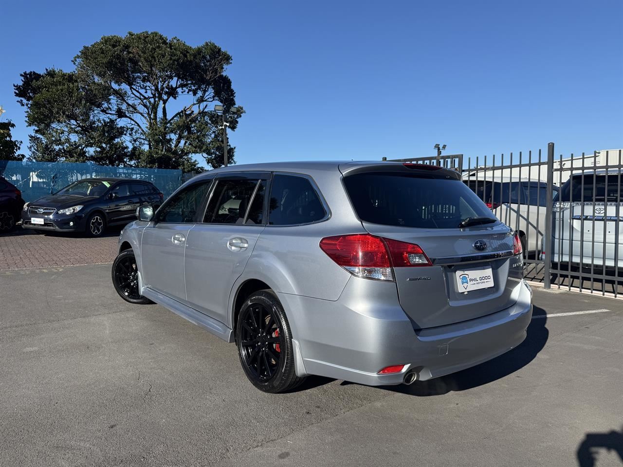 Vehicle image 4