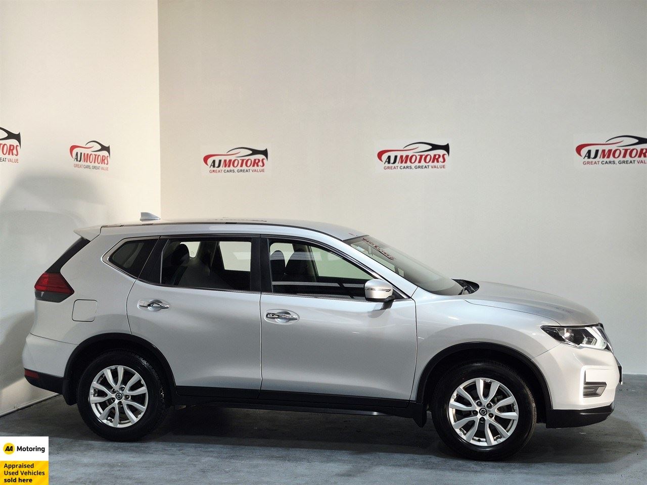 Vehicle image 3
