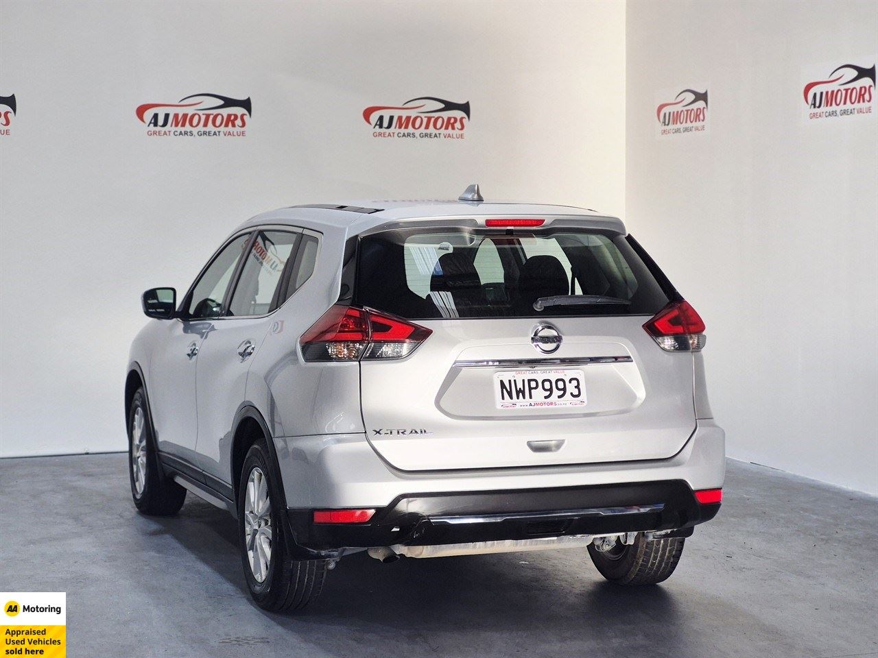 Vehicle image 5