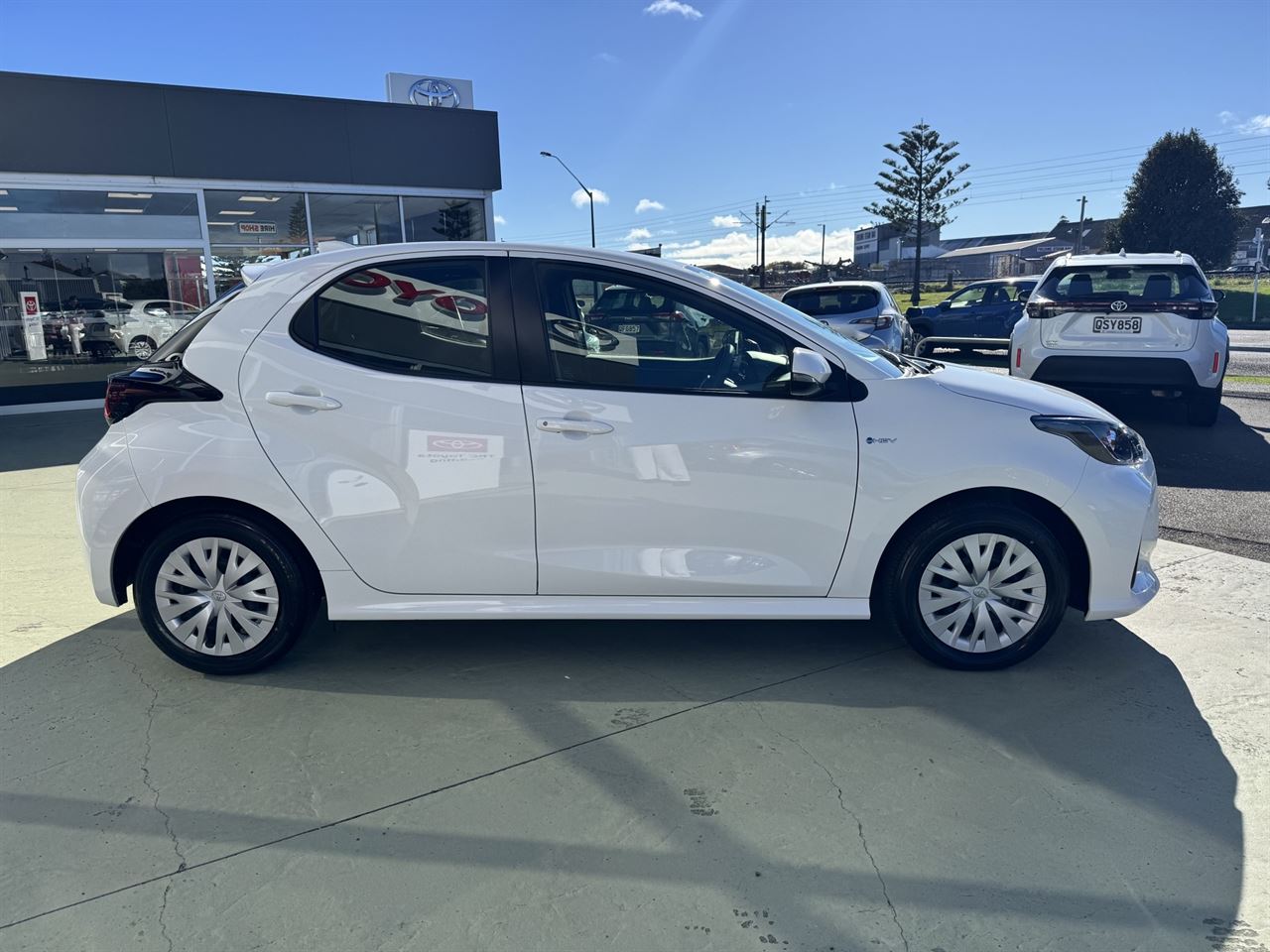 Vehicle image 5