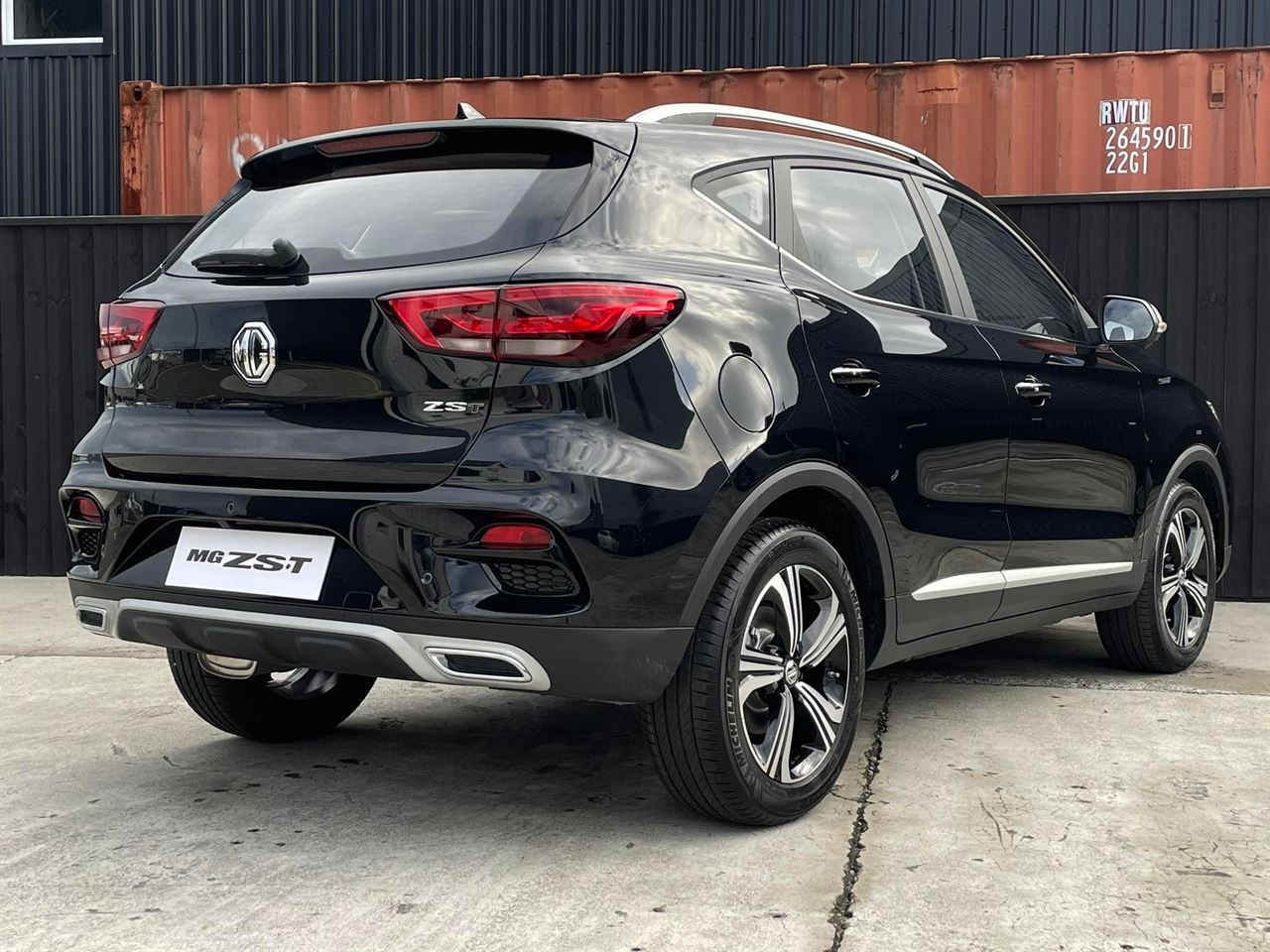Vehicle image 3