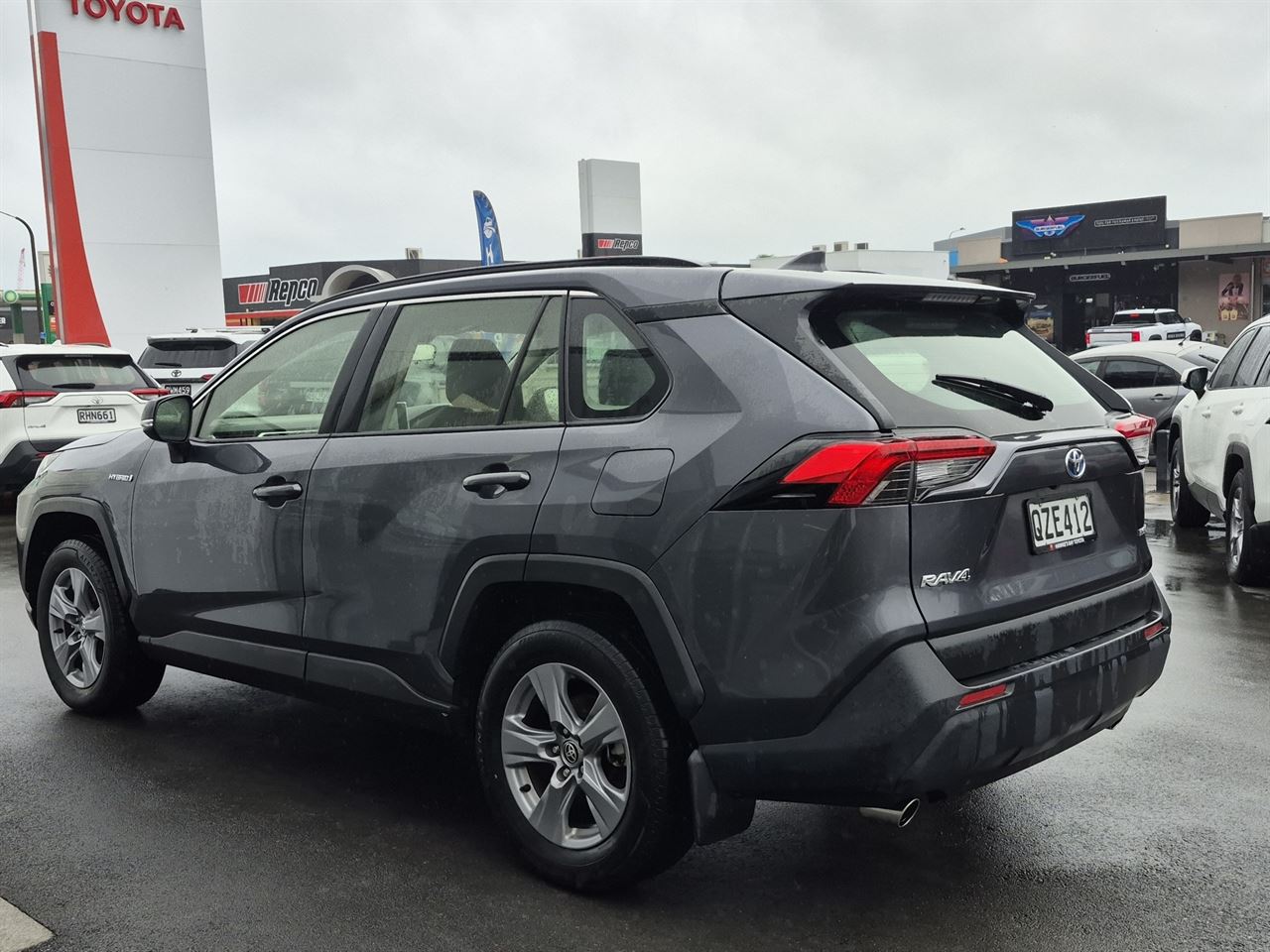 Vehicle image 5