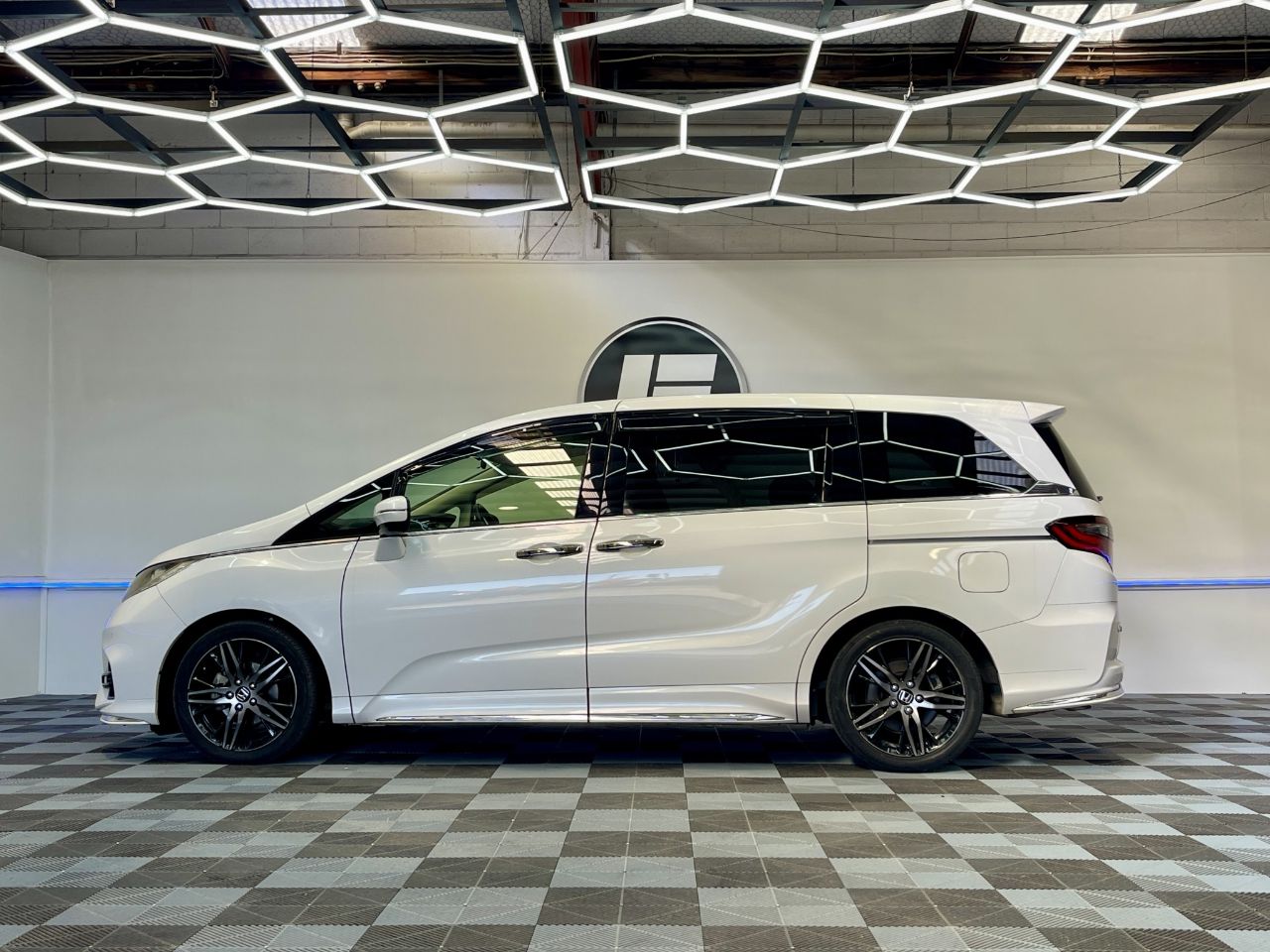 Vehicle image 5
