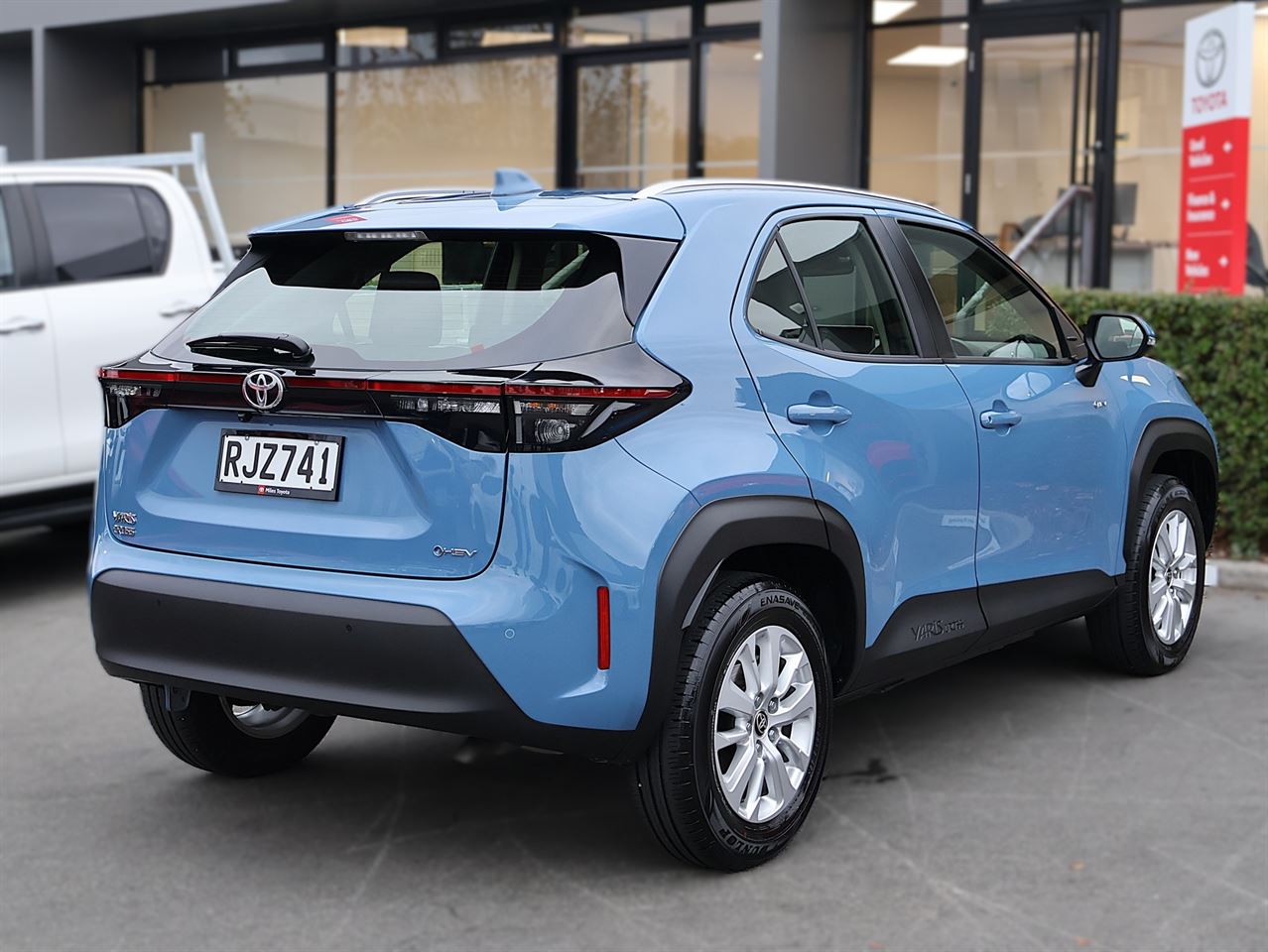 Vehicle image 4