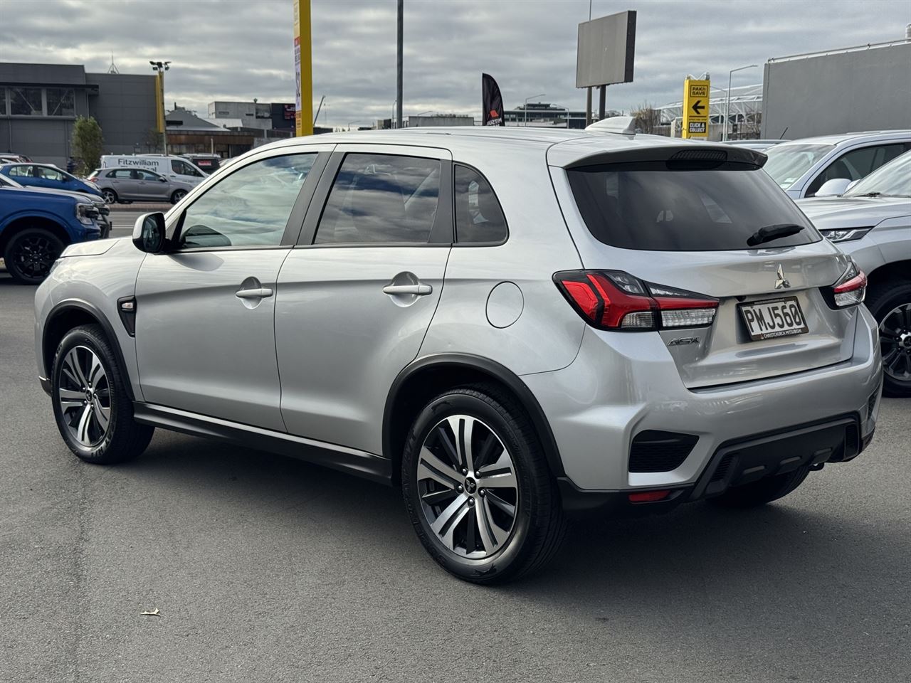 Vehicle image 4