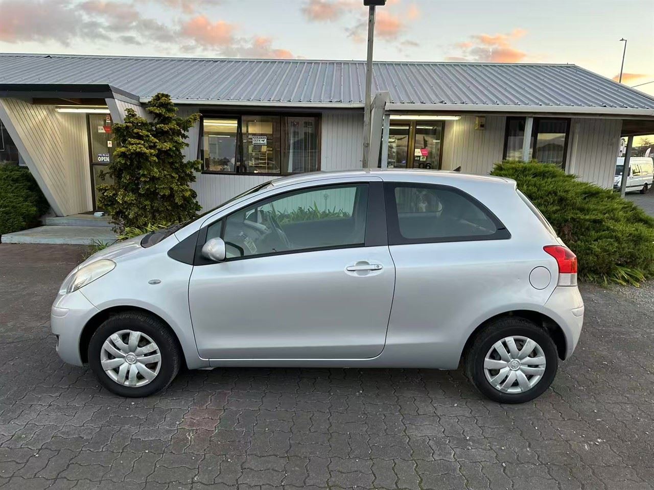Vehicle image 4