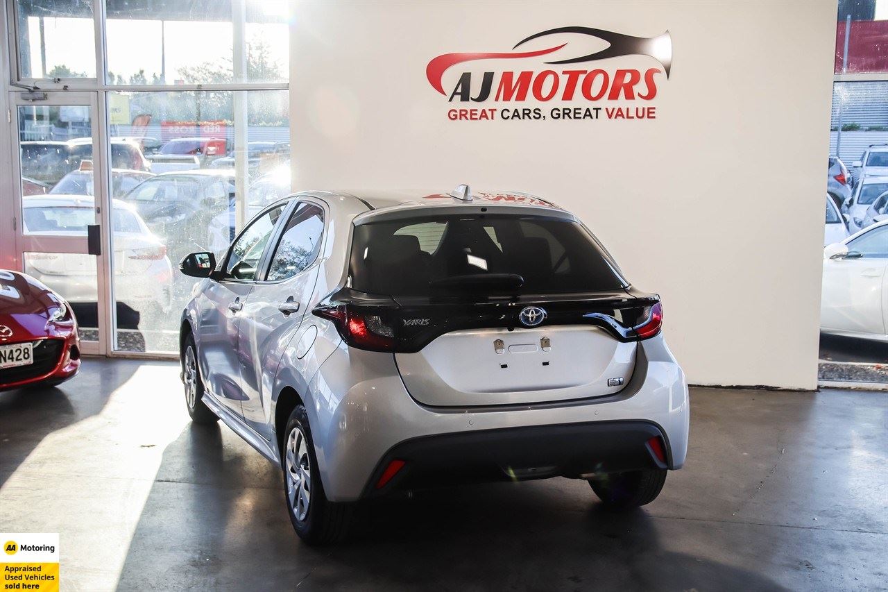 Vehicle image 4