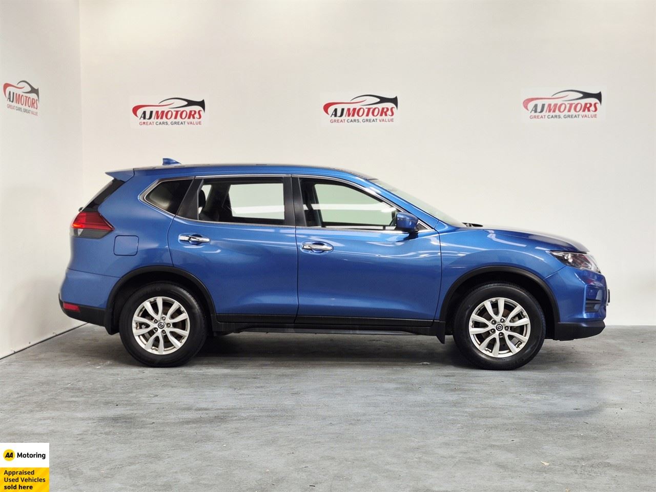Vehicle image 3