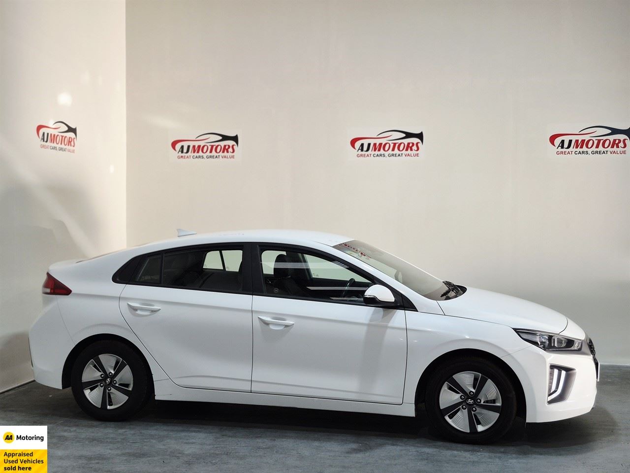 Vehicle image 3