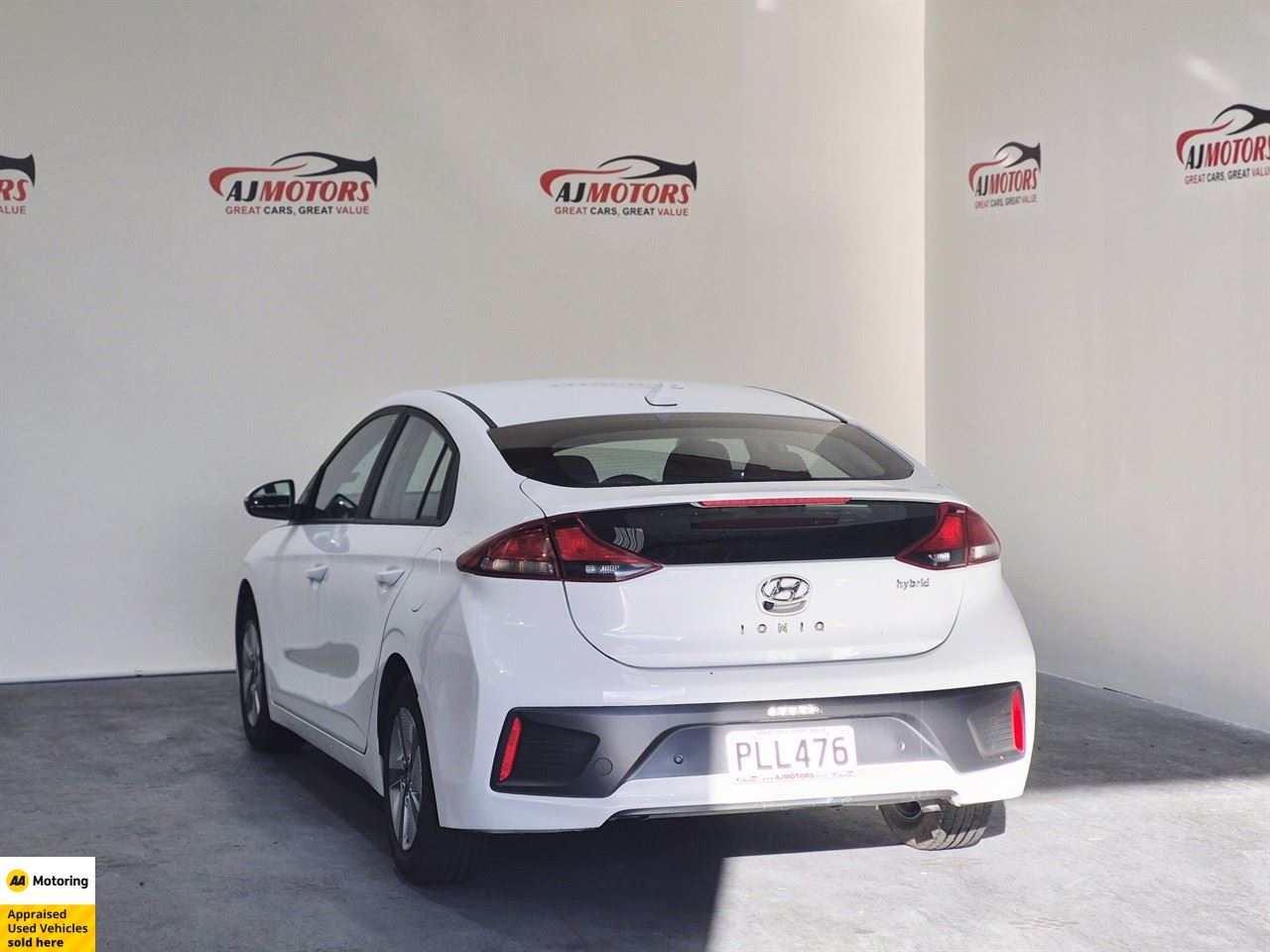 Vehicle image 5