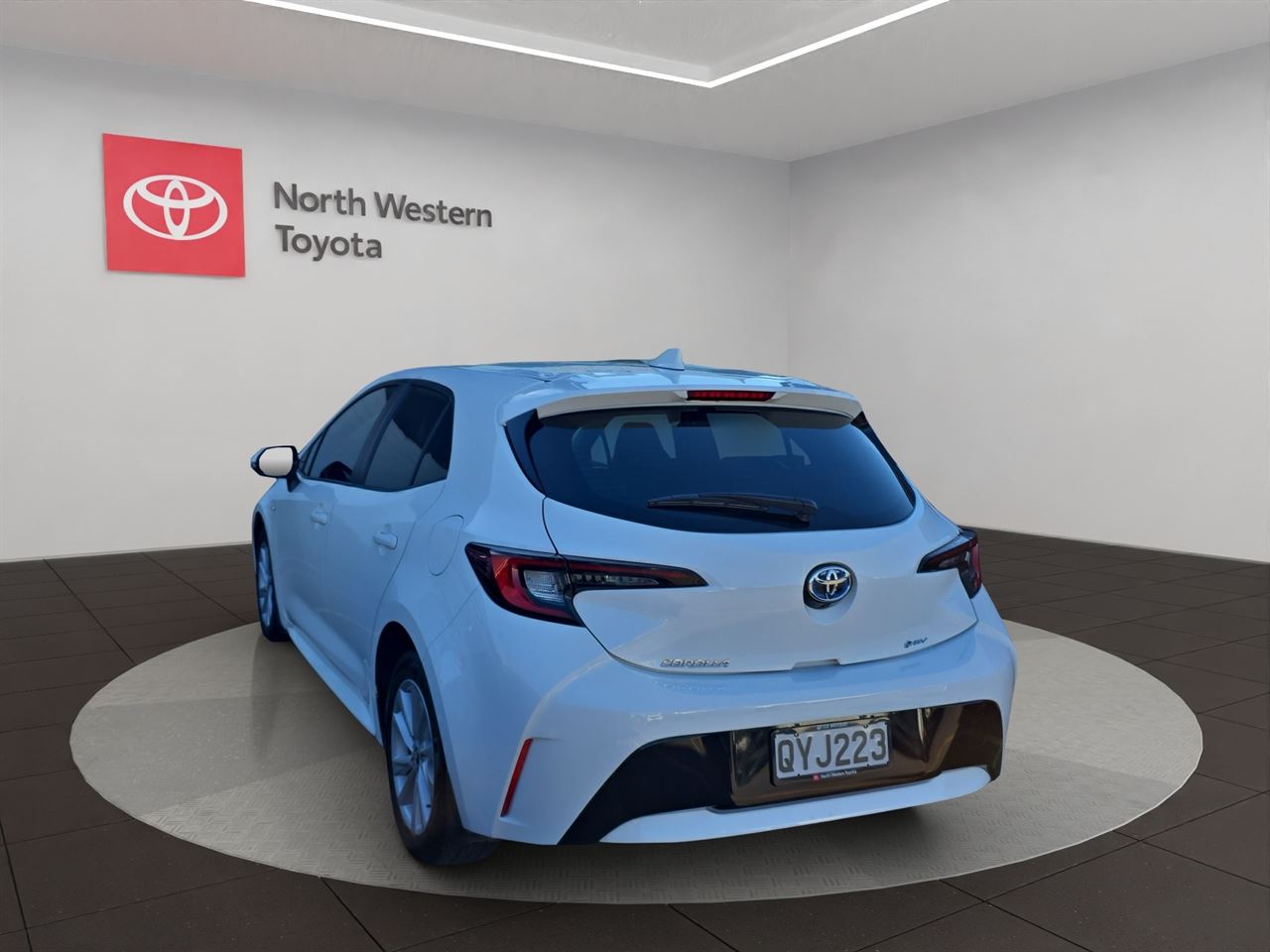Vehicle image 5