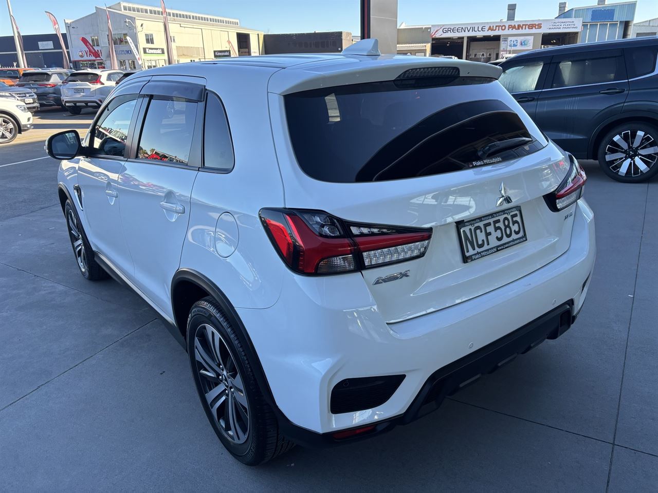 Vehicle image 5