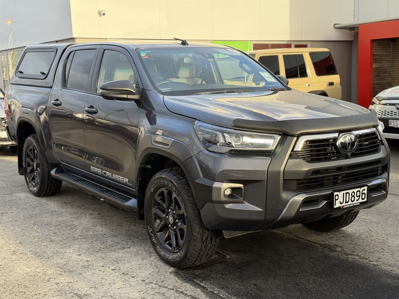 Vehicle image 5