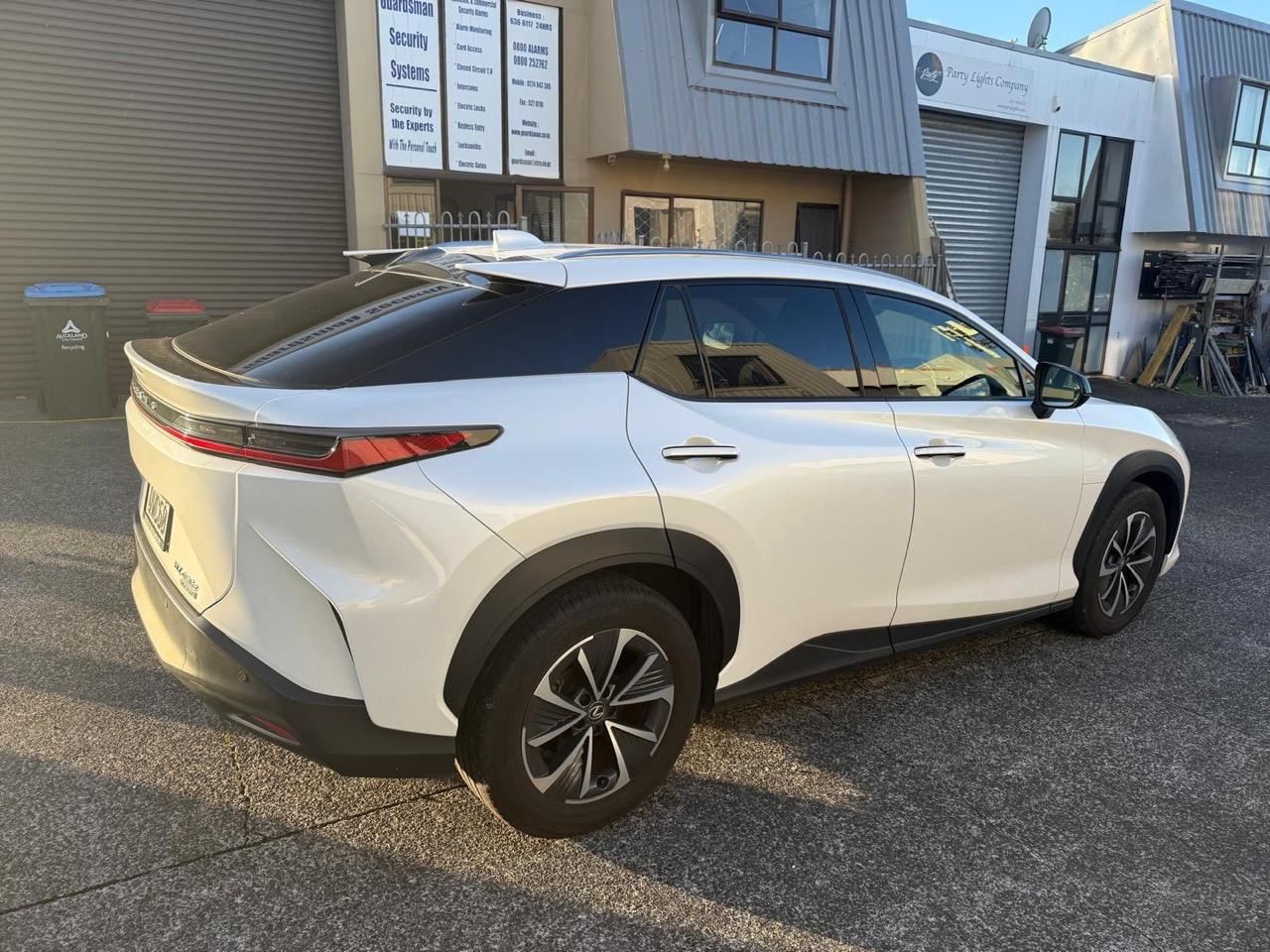 Vehicle image 4