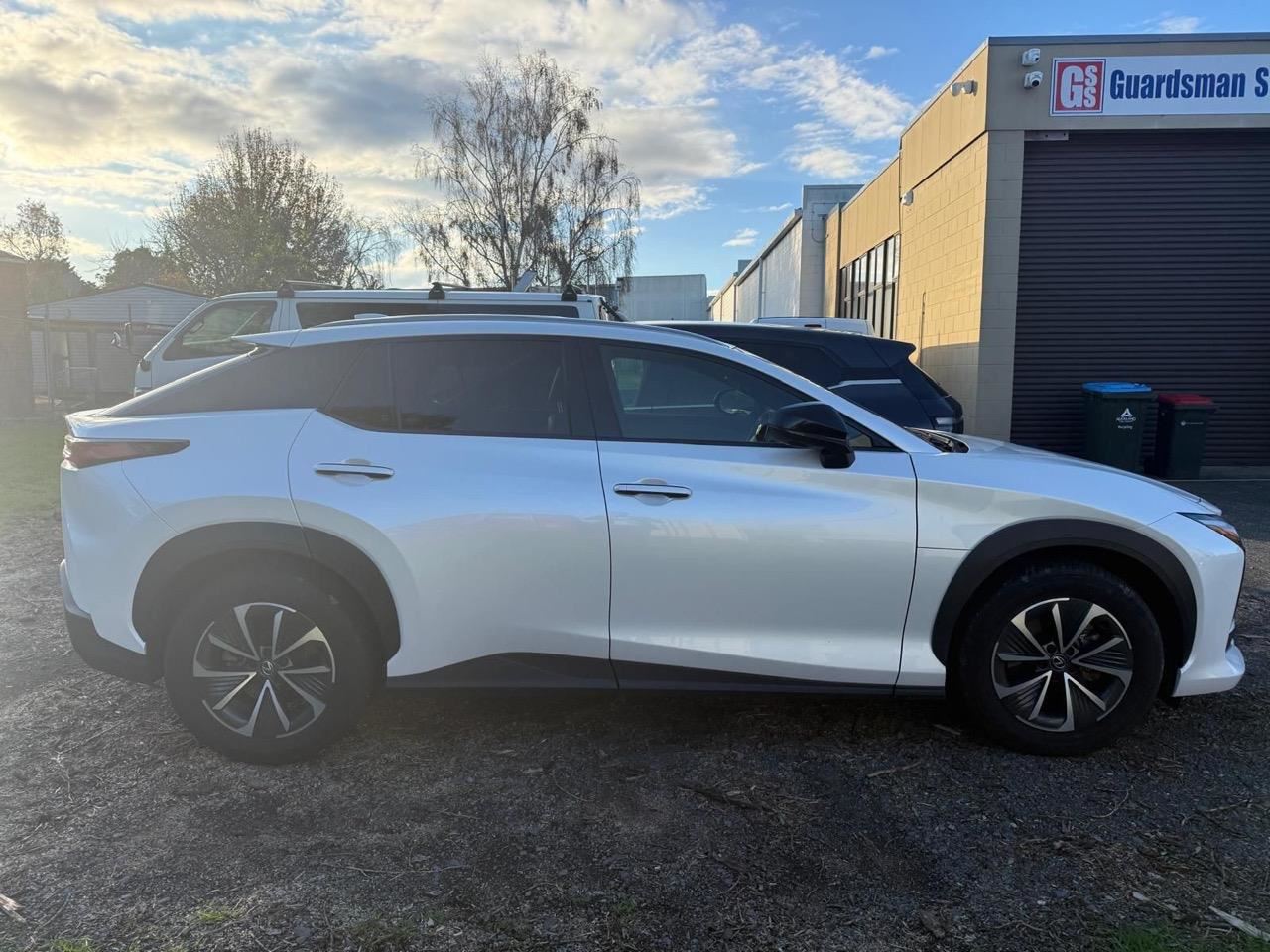 Vehicle image 5