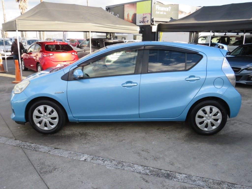 Vehicle image 5