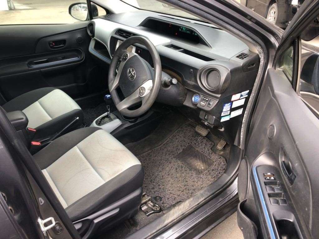 Vehicle image 3