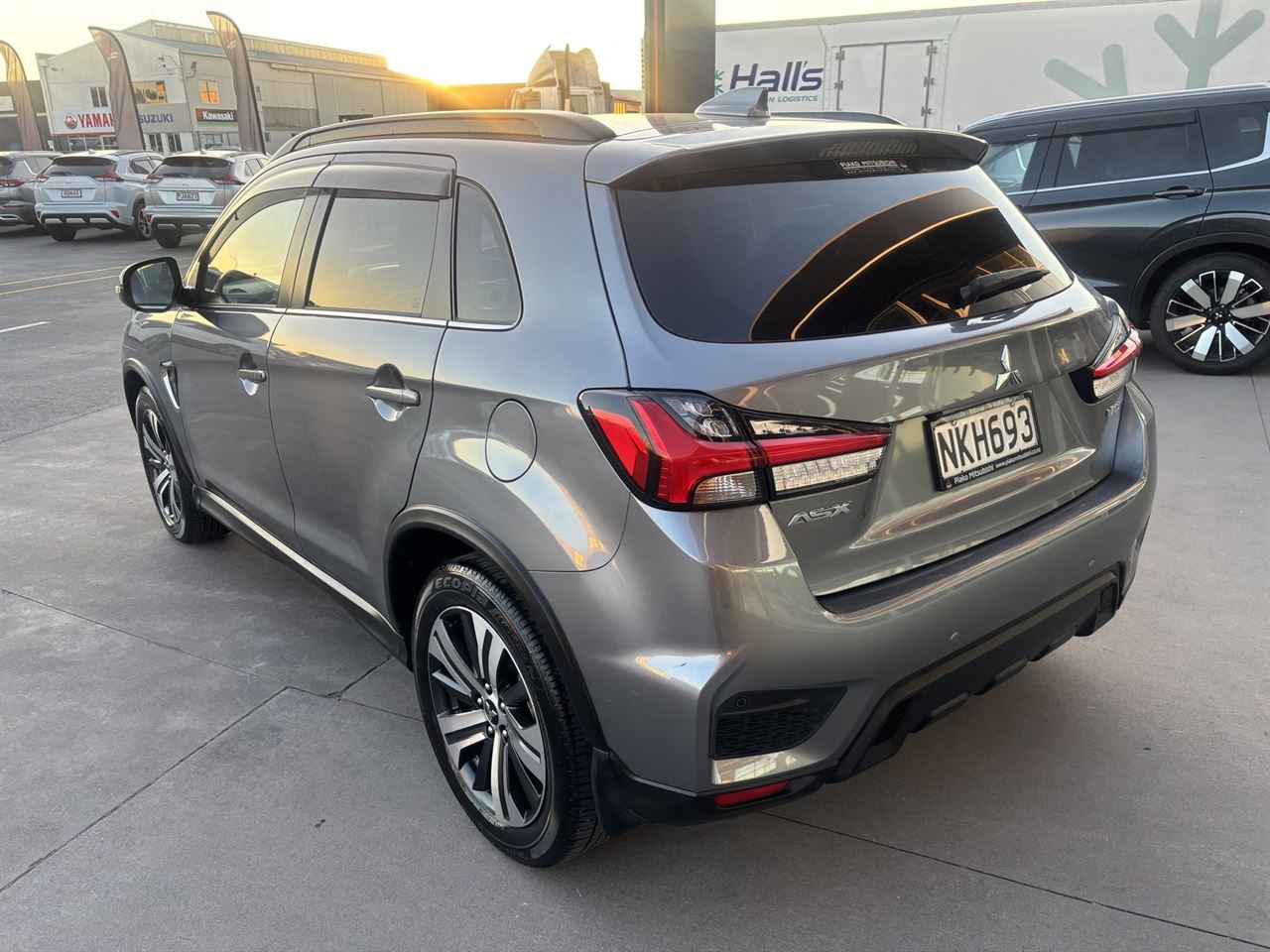 Vehicle image 5